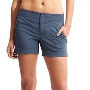 Athleta Trekkie 4” shorts